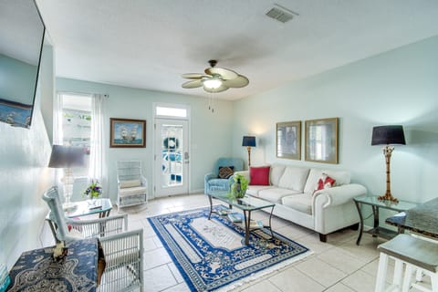 Stroll to Beach! 3BR Gulfport Escape, Pool Access Apartment in Gulfport