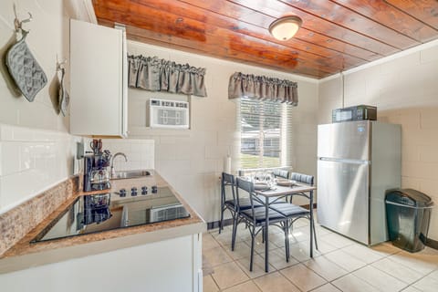 Paddle, Fish & Swim! Hernando Lake Cabin House in Hernando