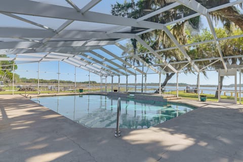Paddle, Fish & Swim! Hernando Lake Cabin House in Hernando