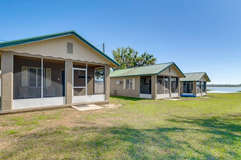 Lake Days + Pool Fun! Nature Coast Retreat House in Hernando