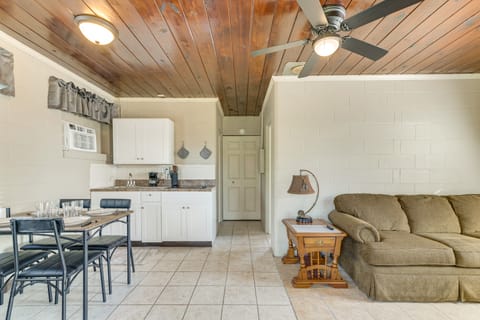 Lake Days + Pool Fun! Nature Coast Retreat House in Hernando