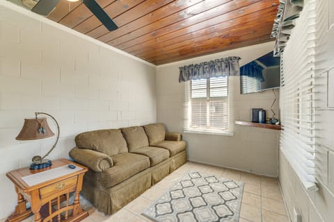 Lake Days + Pool Fun! Nature Coast Retreat House in Hernando