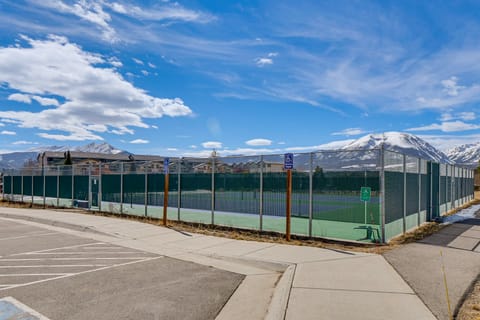 Steps to Lake Dillon & Main St! All-Season Escape Apartment in Dillon