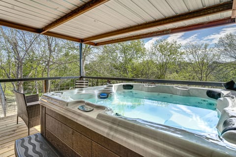 Serene Hilltop Hideaway: 7 Mi to Weatherford! House in Weatherford