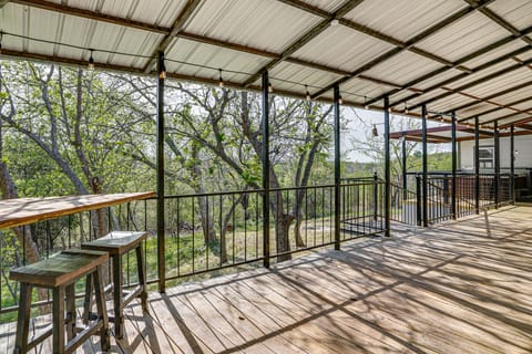 Serene Hilltop Hideaway: 7 Mi to Weatherford! House in Weatherford