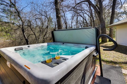 Creekside Nature Retreat Near Yosemite Nat’l Park! House in Oakhurst