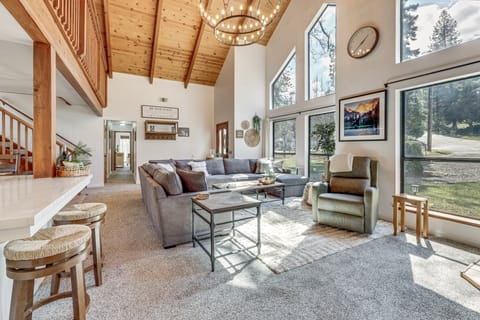 Creekside Nature Retreat Near Yosemite Nat’l Park! House in Oakhurst