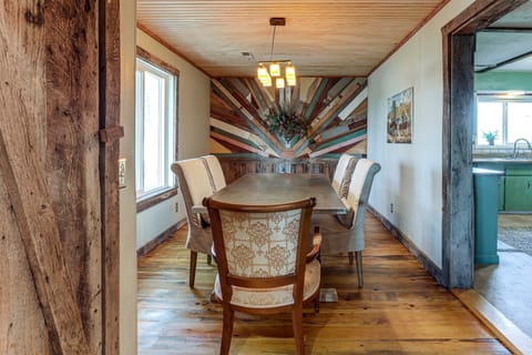 Gassville Group Getaway! Pet-Friendly Home + Yard House in Arkansas