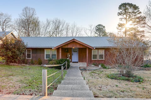 1/2 Mi to State Park! Riverfront Ozarks Retreat House in Current River