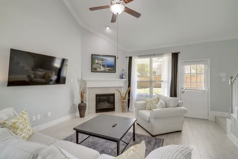 Peaceful Setting: The Woodlands Creekside Retreat House in The Woodlands