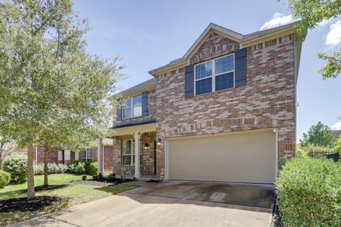Peaceful Setting: The Woodlands Creekside Retreat House in The Woodlands
