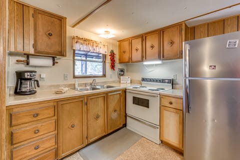 Near Grindstone Lake & Family Fun! Cozy Cabin House in Ruidoso