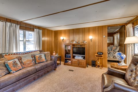 Near Grindstone Lake & Family Fun! Cozy Cabin House in Ruidoso