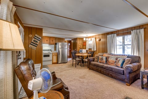 Near Grindstone Lake & Family Fun! Cozy Cabin House in Ruidoso