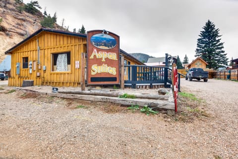 4 Cabins in Red River: Mtn Views, Steps to Main St Apartment in Red River