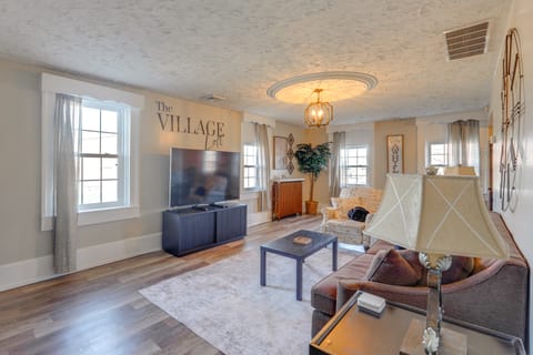 Walk to Parks & Dining! Spacious New London Escape Apartment in Ohio