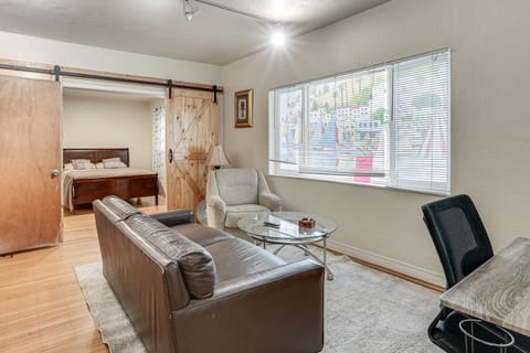 Walkable Dtwn Oakland Apt w/ Shared Rooftop! Apartment in Piedmont
