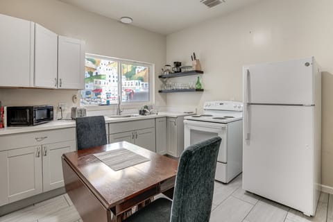 Walkable Dtwn Oakland Apt w/ Shared Rooftop! Apartment in Piedmont