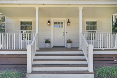 5 Mi to Pier Village: Coastal Jade Cottage House in Saint Simons Island