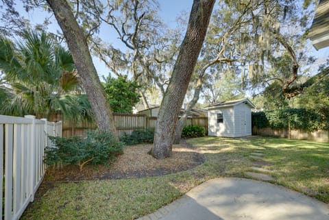 5 Mi to Pier Village: Coastal Jade Cottage House in Saint Simons Island