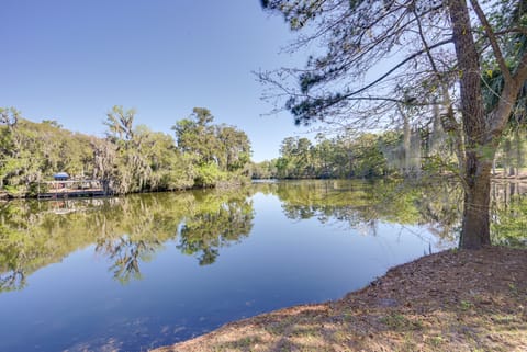 5 Mi to Pier Village: Coastal Jade Cottage House in Saint Simons Island