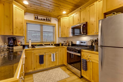 Rocky Mtn-View Retreat! Walk to Dtwn Grand Lake Apartment in Grand Lake