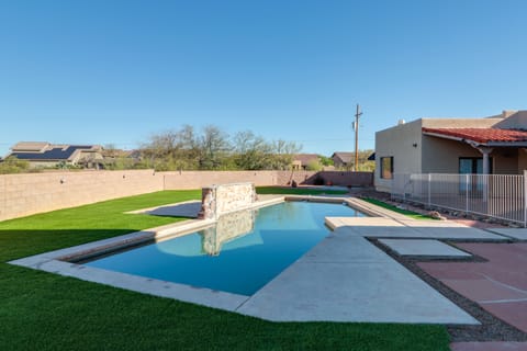 Pool & Views! Luxury Sonoran Desert Oasis Retreat House in Marana