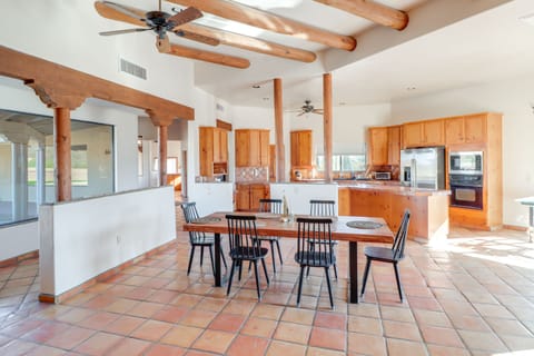 Pool & Views! Luxury Sonoran Desert Oasis Retreat House in Marana