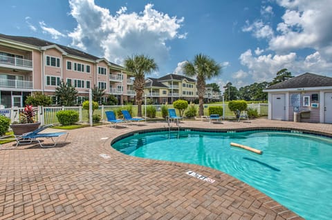 Family Fun in Myrtle Beach! Central Resort Condo Apartment in Carolina Forest