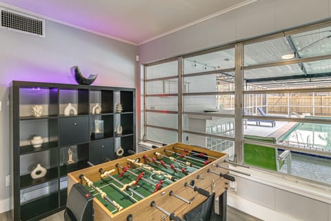 5 Mi to Legoland! Mid-Century Home w/ Pool & Lanai House in Winter Haven