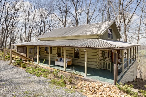 Deck, Sauna & Mtn View! Fort Payne Cabin House in Alabama