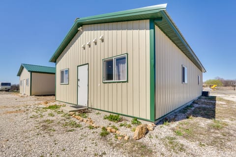 'Stargazer's Delight' in the Ozarks: Country Cabin Apartment in Ozark Mountains