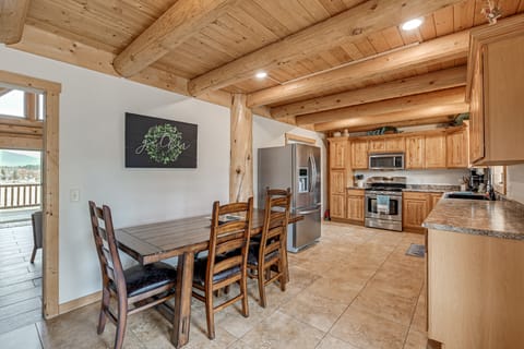 Group Retreat in the Bitterroot Valley w/ Hot Tub House in Victor