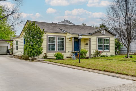 Family + Pet Friendly: Fort Worth Home Near TCU! House in Fort Worth