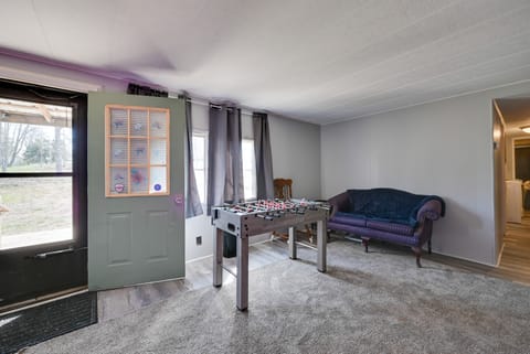 6 Mi to Fort Knox! Rural Family Home, Pets Welcome House in Indiana