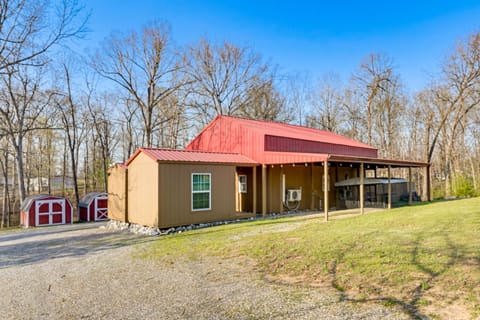 1 Mi to Lake! Angler's Retreat in Gilbertsville House in Kentucky