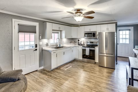 1 Mi to Lake! Angler's Retreat in Gilbertsville House in Kentucky