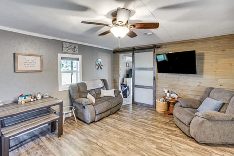 1 Mi to Lake! Angler's Retreat in Gilbertsville House in Kentucky