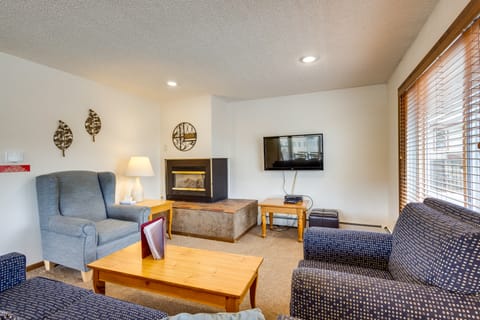 Mtn Base w/ Hot Tub Access Near Winter Park Resort Apartment in Fraser