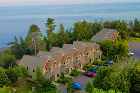 Lake Superior Views! Ultimate North Shore Retreat Apartment in Lutsen