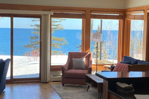 Lake Superior Views! Ultimate North Shore Retreat Apartment in Lutsen