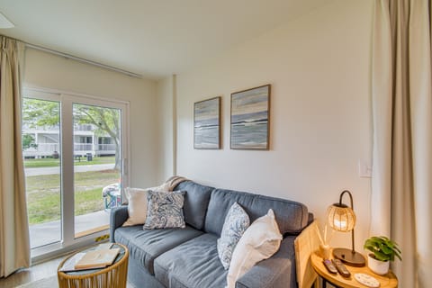 Steps to Ocean! Family Gulf Shores Escape w/ Patio Apartment in Alabama