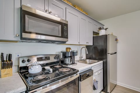 Steps to Ocean! Family Gulf Shores Escape w/ Patio Apartment in Alabama