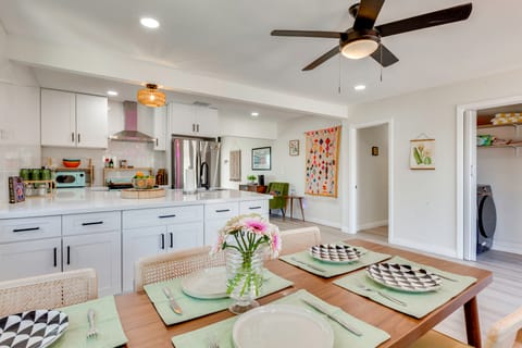 Yard Games, Outdoor Kitchen: Palm Springs Retreat! House in Palm Springs