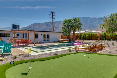Yard Games, Outdoor Kitchen: Palm Springs Retreat! House in Palm Springs
