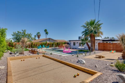 Yard Games, Outdoor Kitchen: Palm Springs Retreat! House in Palm Springs