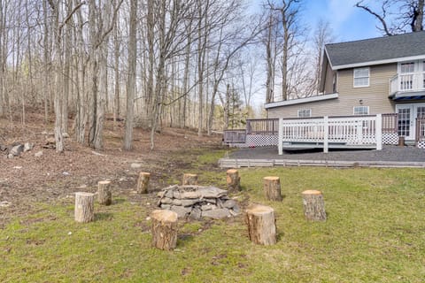 Indoor Hot Tub & Sauna! Spacious Catskills Home House in Capital District, NY, USA