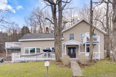 Indoor Hot Tub & Sauna! Spacious Catskills Home House in Capital District, NY, USA