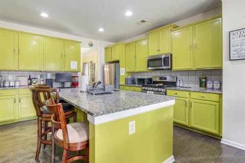 8 Mi to Dtwn & Film Sites! Spacious Covington Home House in Georgia