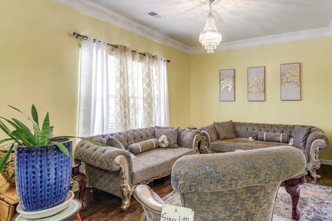 8 Mi to Dtwn & Film Sites! Spacious Covington Home House in Georgia